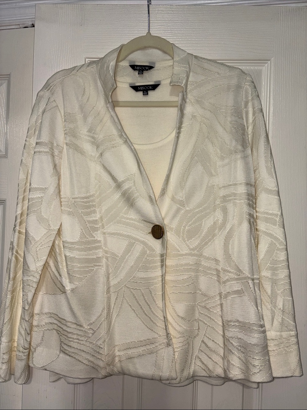 Misook Cream Textured Single-Button Blazer with tank set. size Petit Large